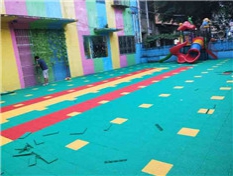 来宾市南宁幼儿园拼装地板铺设